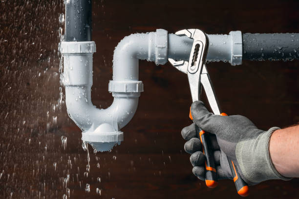 Professional Plumber technician working in Thaxton, MS